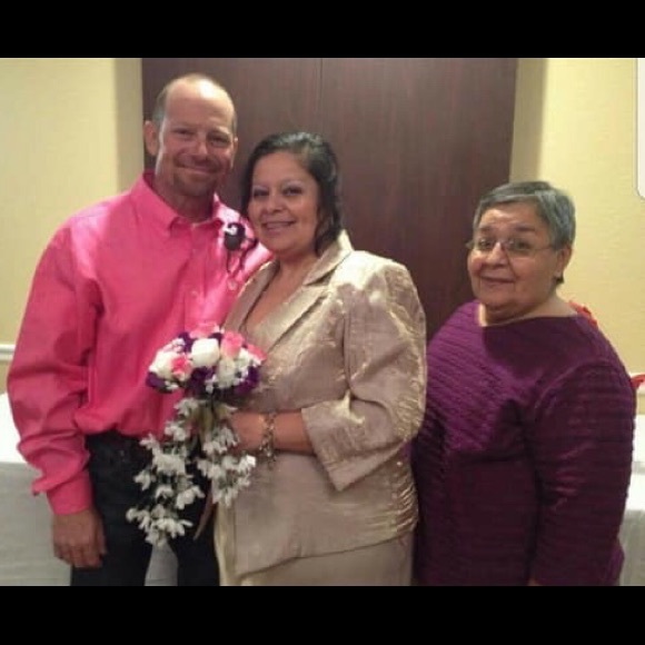 Hi. Iโm Lena. Iโm a Posh Ambassador. - Picture 2 of 6